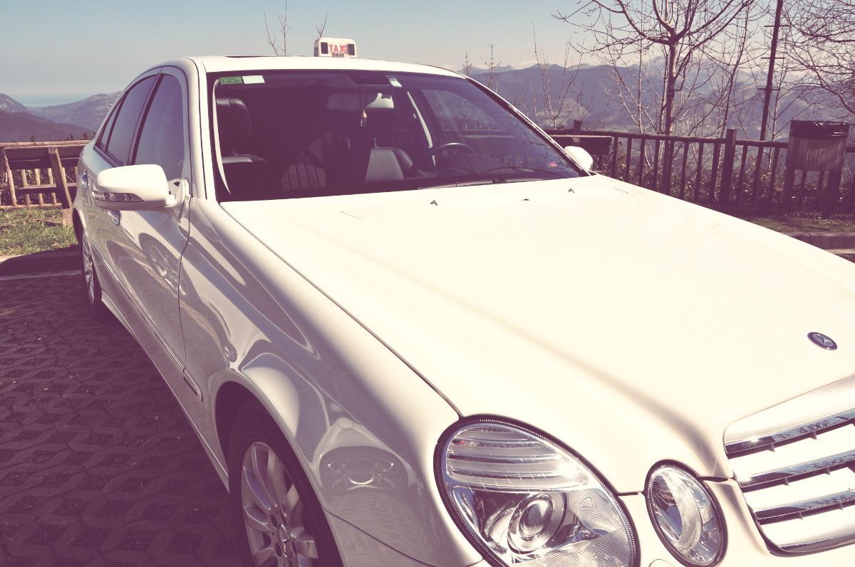 taxi-eibar-asociados-taxi-mercedes-eibar
